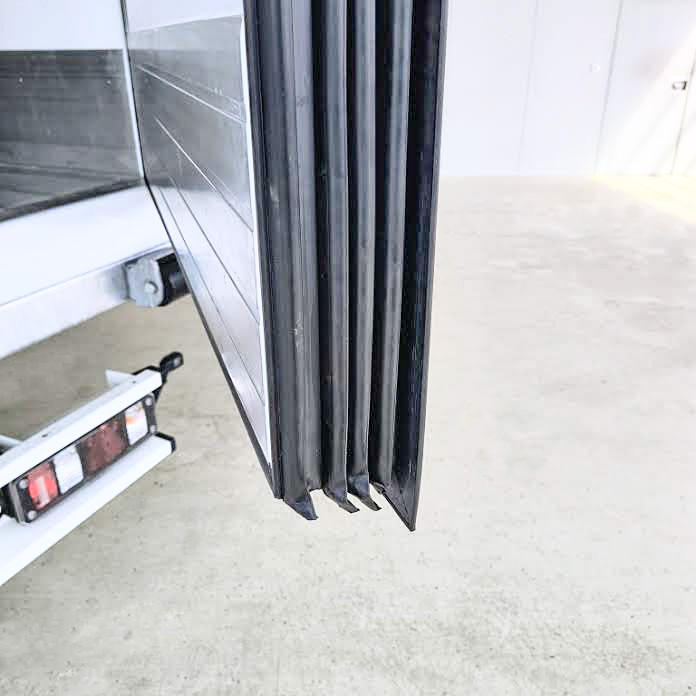 Bild SPIER Zentralachsanhänger mit Athlet Thermo Kühl-Kofferaufbau