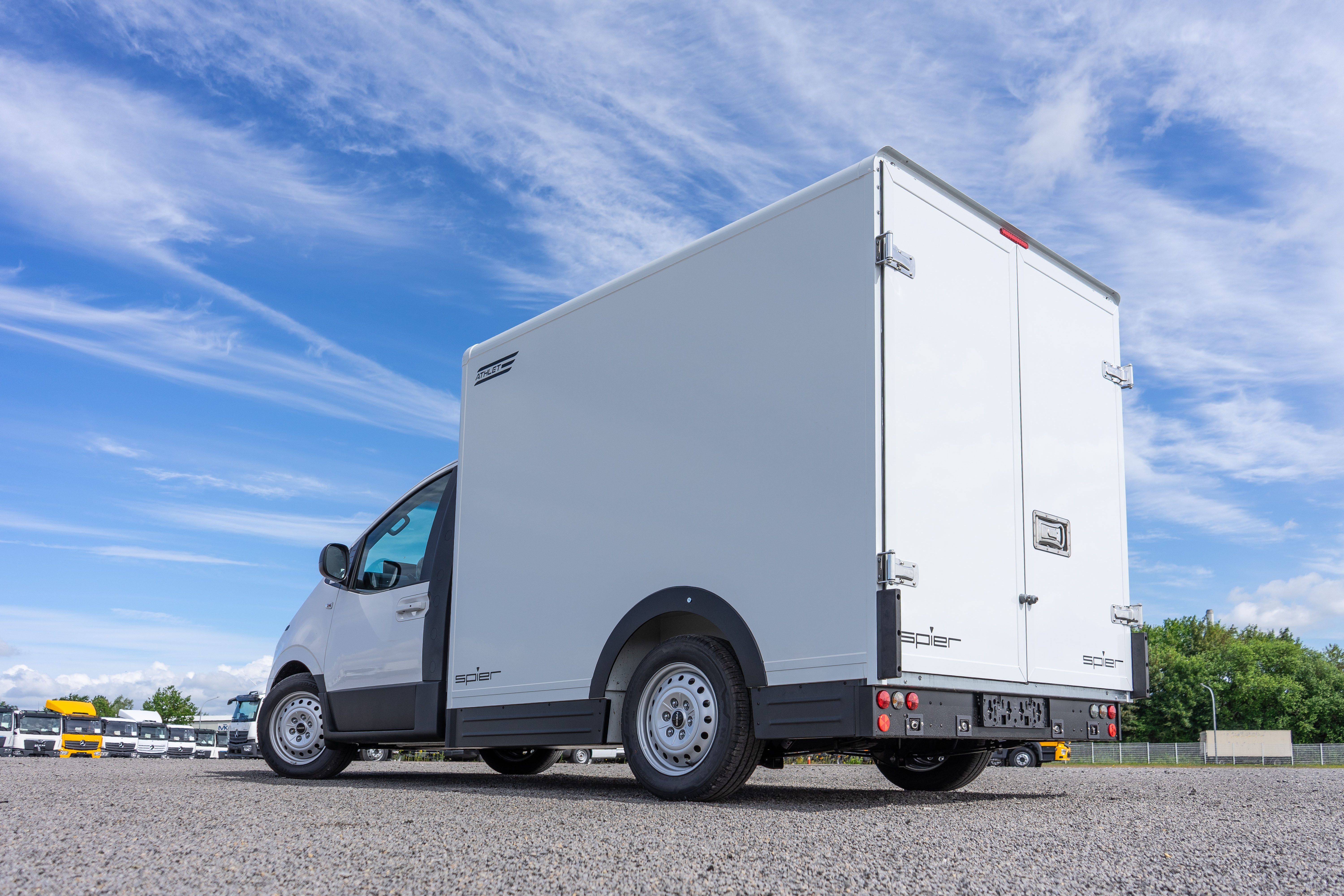Bild IVECO eMoovy mit SPIER Kofferaufbau Athlet S (Sandwich)