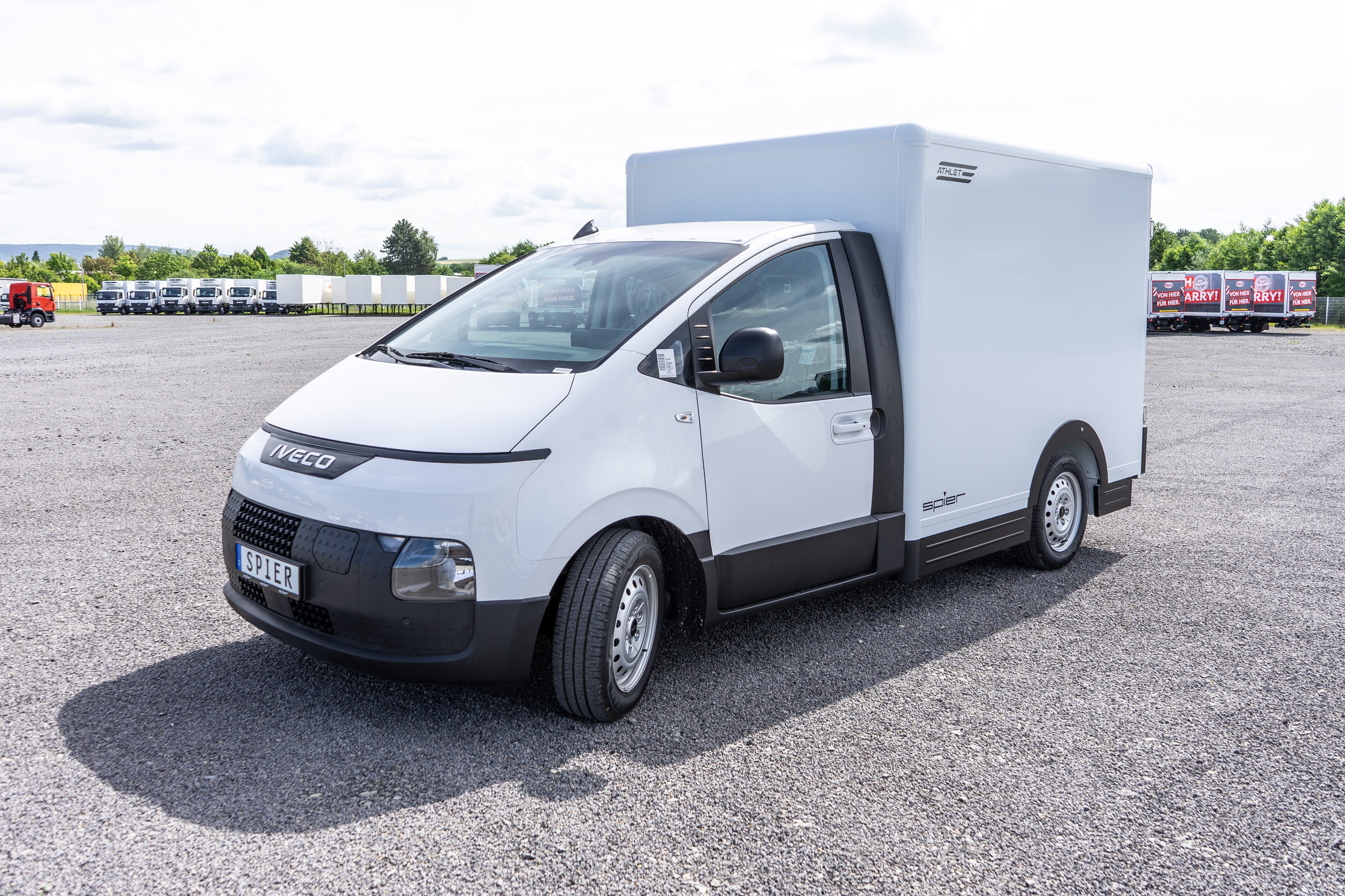Bild IVECO eMoovy mit SPIER Kofferaufbau Athlet S (Sandwich)