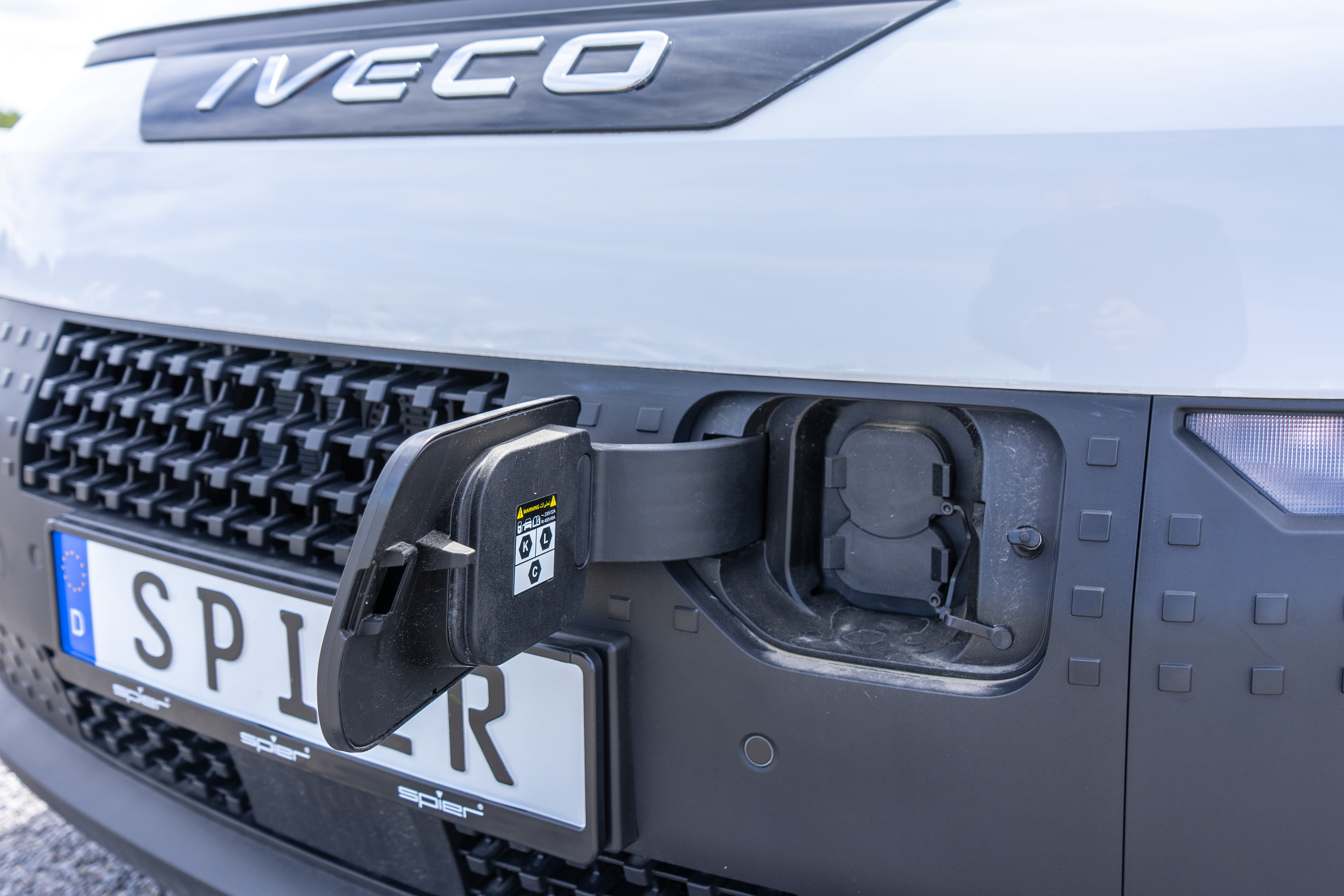 Bild IVECO eMoovy mit SPIER Kofferaufbau Athlet S (Sandwich)